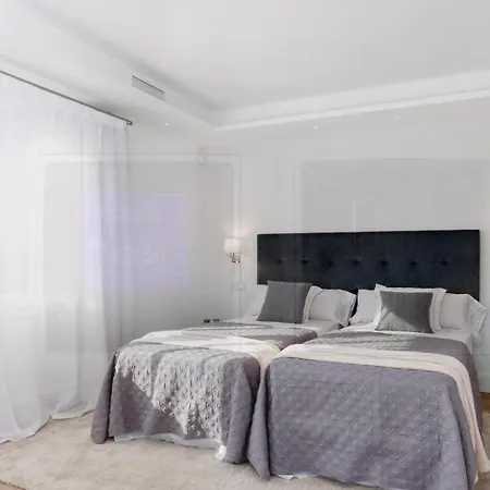 Luxury By Lodgerstrip Budget Holidays Villa