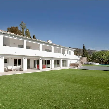 Luxury By Lodgerstrip Budget Holidays Villa