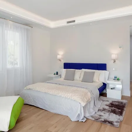 Luxury By Lodgerstrip Budget Holidays *
