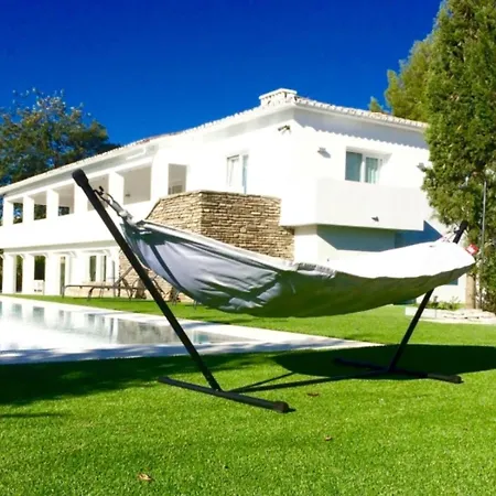 Luxury By Lodgerstrip Budget Holidays *